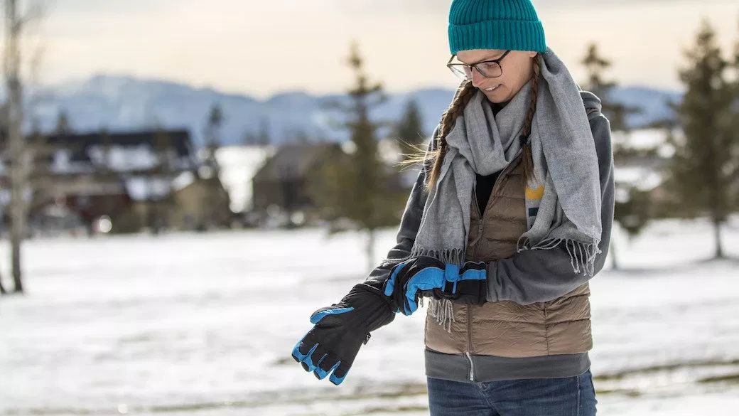 How do you pick the safest winter gloves?